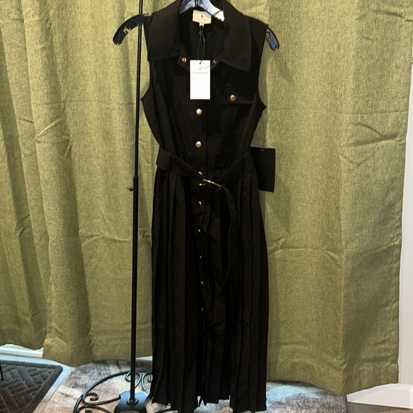 Black Belted Sleeveless Anna Dress
TUCKERNUCK - Picture 7 of 10